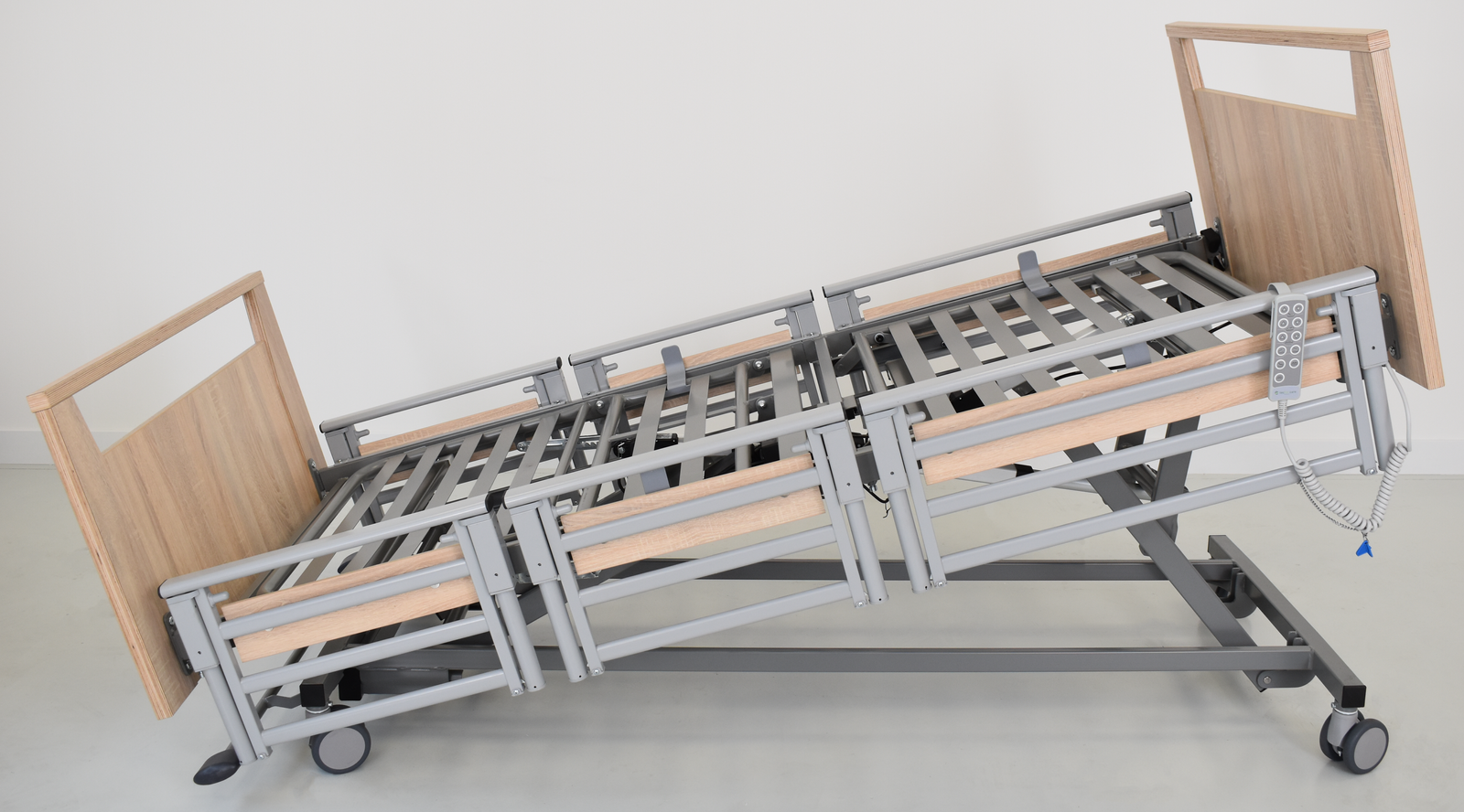 Zorgbed Woody | Elektrisch Hoog/Laag Bed voor Senioren & Zorg Thuis