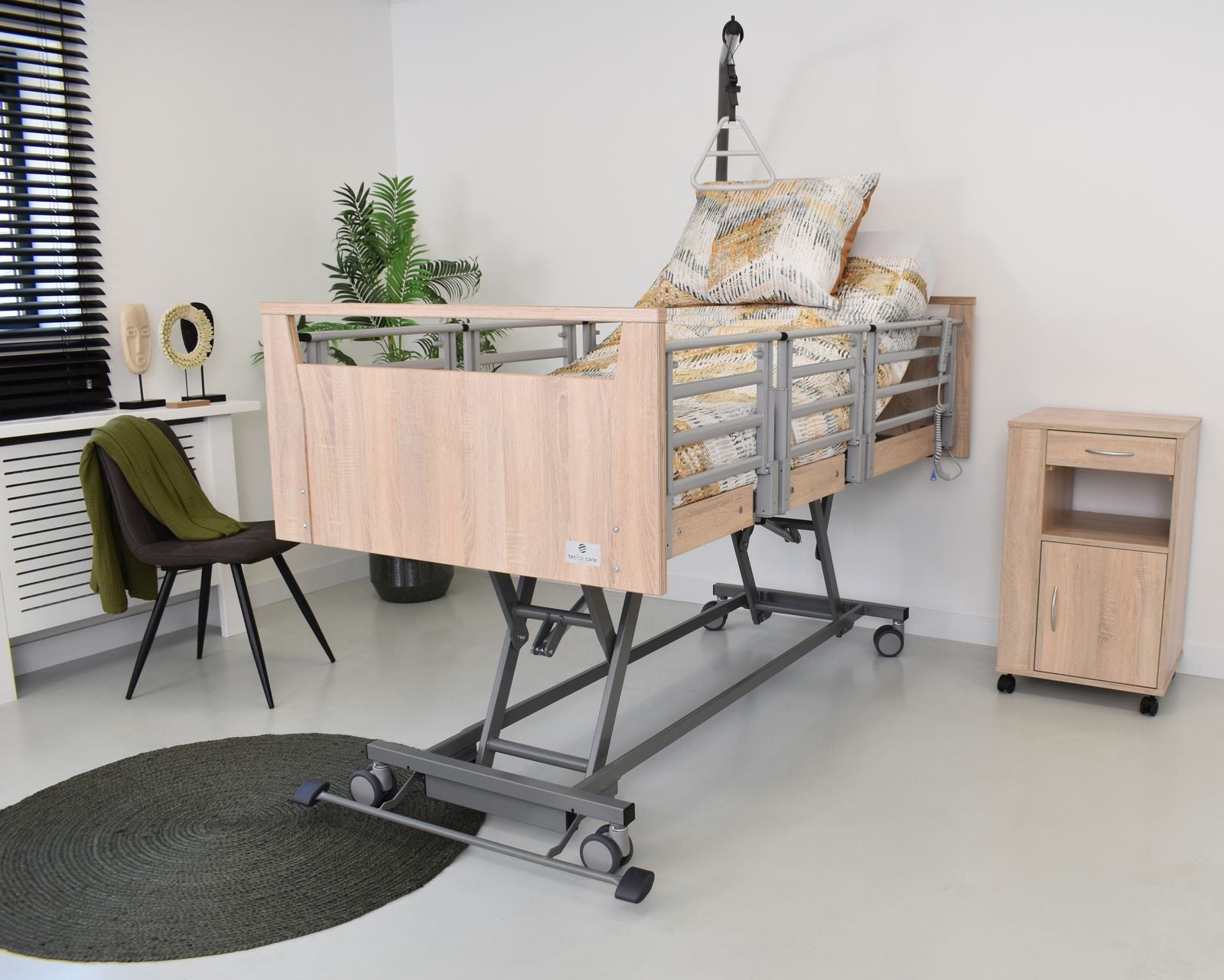 Zorgbed Woody | Elektrisch Hoog/Laag Bed voor Senioren & Zorg Thuis