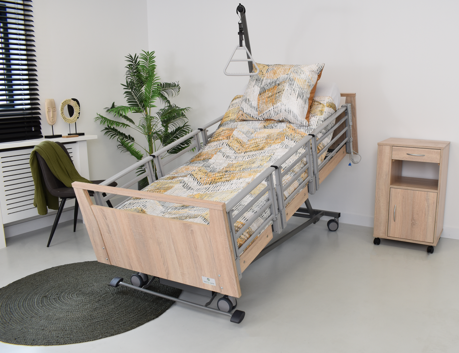 Zorgbed Woody | Elektrisch Hoog/Laag Bed voor Senioren & Zorg Thuis