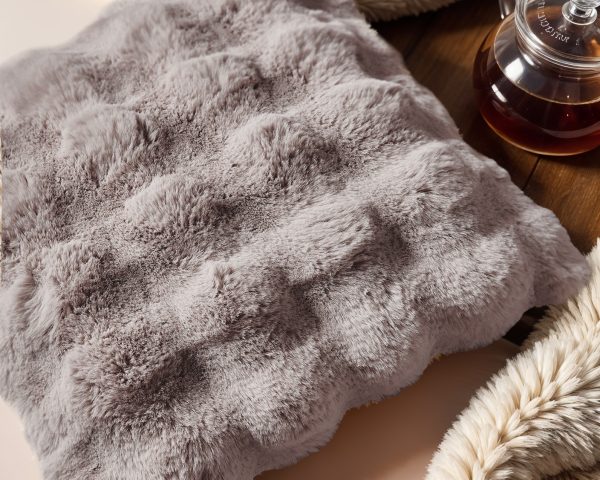 Pom Rabbit Fur sierkussen Taupe/Rose 50 x 50 – Luxe & Zacht