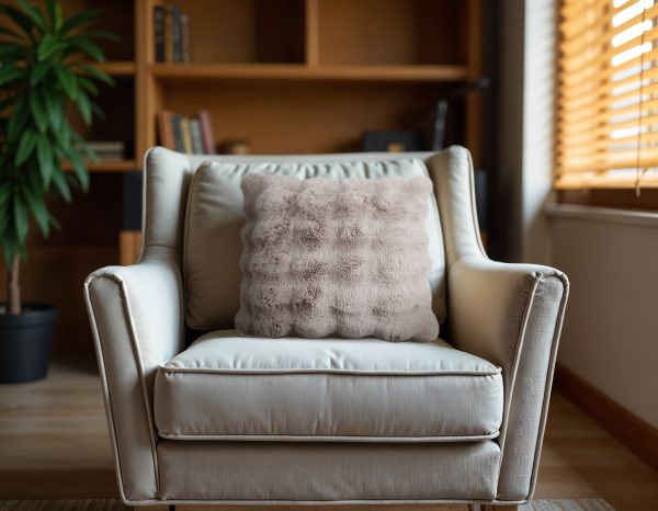 Pom Rabbit Fur sierkussen Taupe/Rose 50 x 50 – Luxe & Zacht