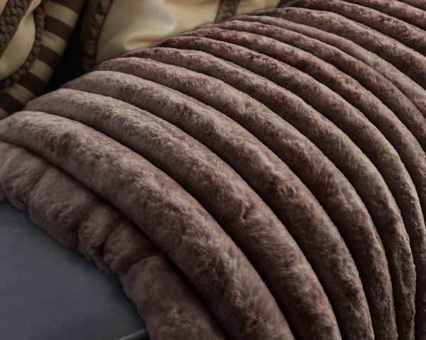 Rib Rabbit Fur Plaid Taupe/Gijs 150 x 200  – Superzacht & Luxe