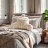 Bedrest Pompom Beige 34 x 50 – Luxe comfort en stevige ondersteuning