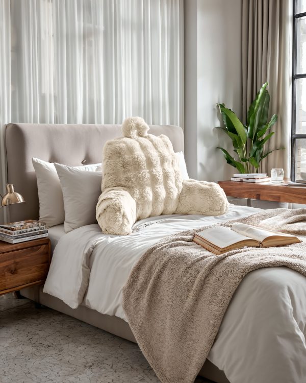Bedrest Pompom Beige 34 x 50 – Luxe comfort en stevige ondersteuning