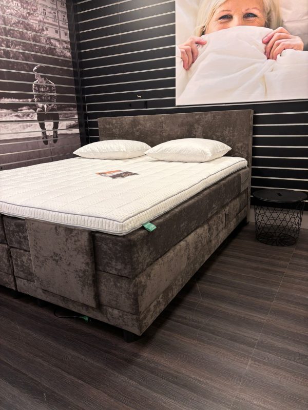 Afbeelding van WhatsApp op 2025-12-12 om 10.21.14_dc99b516 Boxspring Oslo 180x200 Electrisch