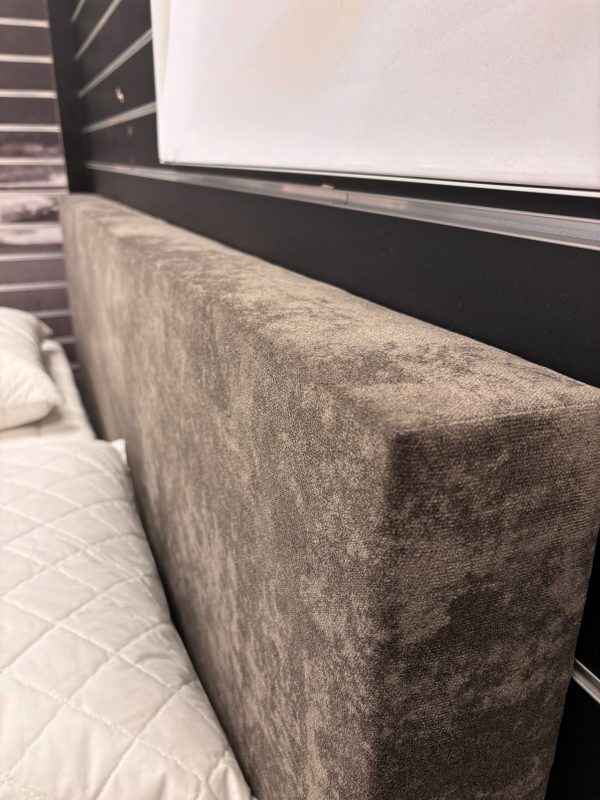 Afbeelding van WhatsApp op 2025-12-12 om 10.21.16_25ac6061 Boxspring Oslo 180x200 Electrisch