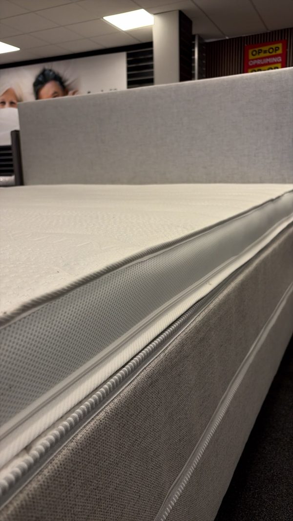 WhatsApp Image 2026-06-13 at 11.30.22789587 Boxspring Stundent 160x200cm (2x80x200 matrassen)